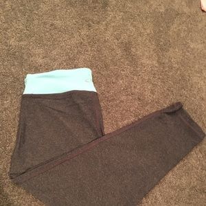 REVERSIBLE CAPRI PANTS
